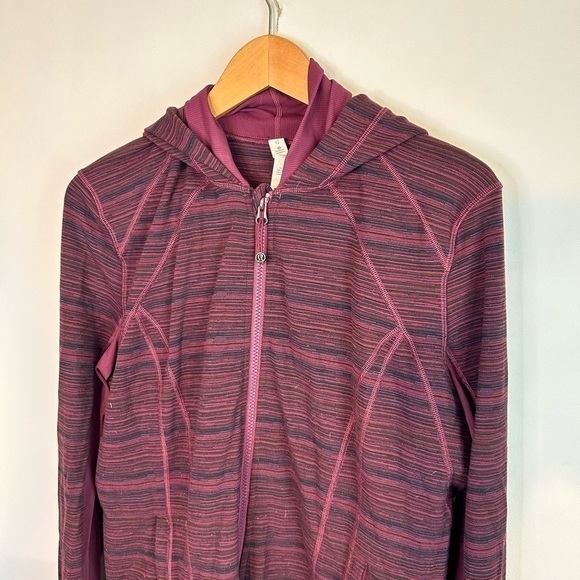 Lululemon Women’s 12 Daily Practice Jacket Hooded Full Zip Long Sleeve Maroon - Picture 3 of 7